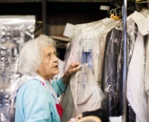100 yaşındaki kadın zindeliğini çok çalışmaya borçlu