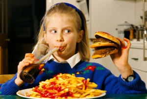 Çocuklarda fast food tüketimi kronik hastalık sebebi