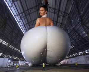 Dünyanın en büyük hava aracı Kardashian’a benzetildi