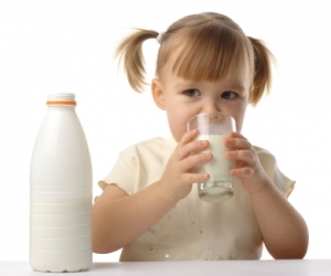 İnek sütü içen bebeklerde obezite riski daha yüksek