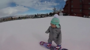 1 yaşındaki bebek snowboard yaptı