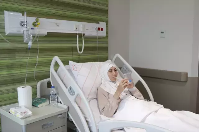 Midesinde sertlik fark etti, hastanede karnından iki bebek büyüklüğünde tümör çıkarıldı Midesinde sertlik fark etti, hastanede karnından iki bebek büyüklüğünde tümör çıkarıldı