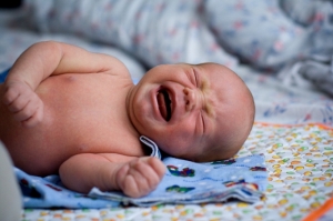 Ağlayan bir bebek nasıl sakinleştirilir